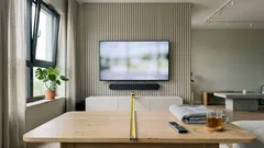 Zanim przestawisz kanapę, zrób to proste obliczenie — odległość od telewizora i wysokość ekranu